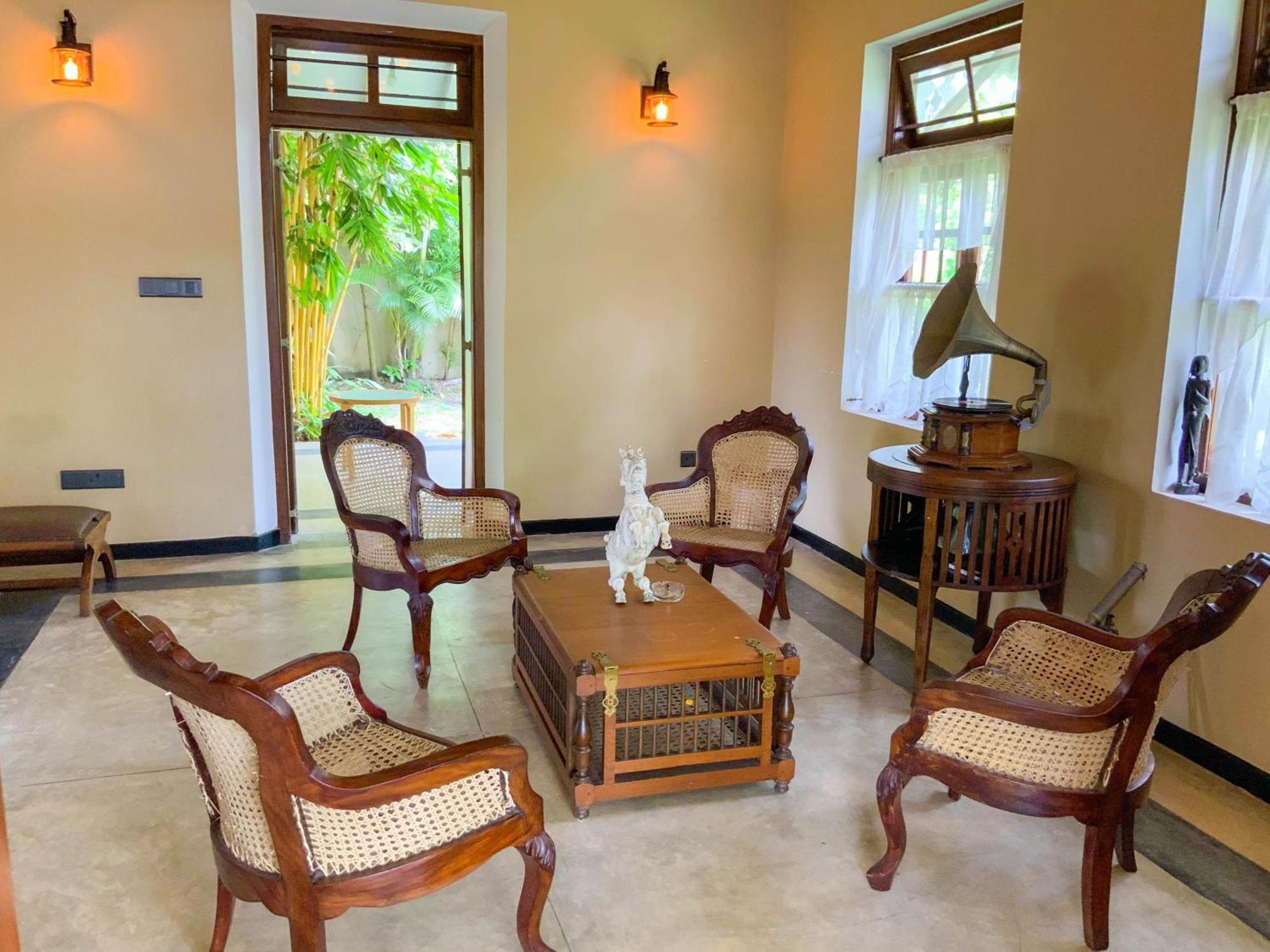 Headman House Antique Villa - A Seaside Royal Stay Ahangama Extérieur photo