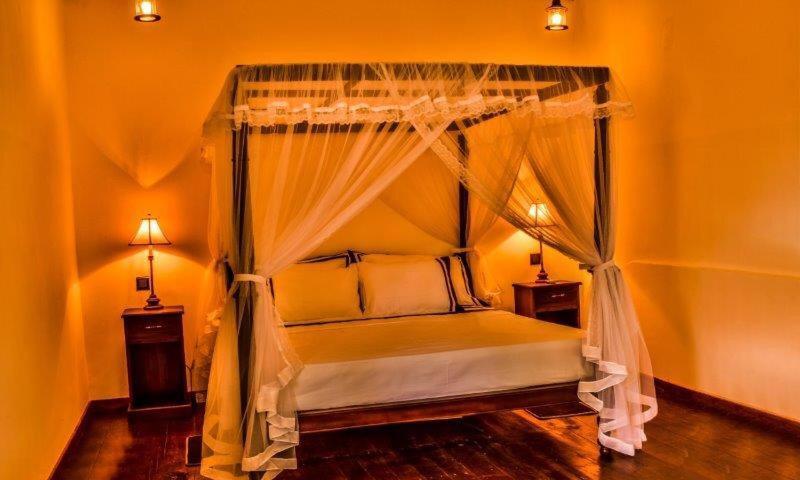 Headman House Antique Villa - A Seaside Royal Stay Ahangama Extérieur photo